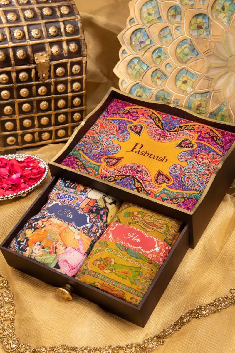 Pashtush His And Her Gift Set Of 100% Pure Wool Printed Stole and Darbar Shawl With Wooden Chester Box, Multicolour — image 1